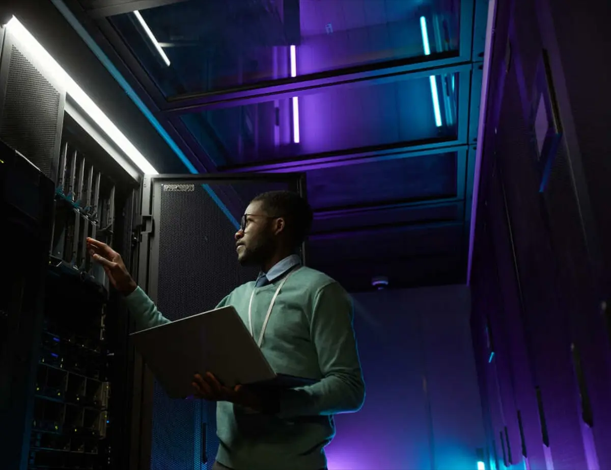 Técnico Nexus em datacenter